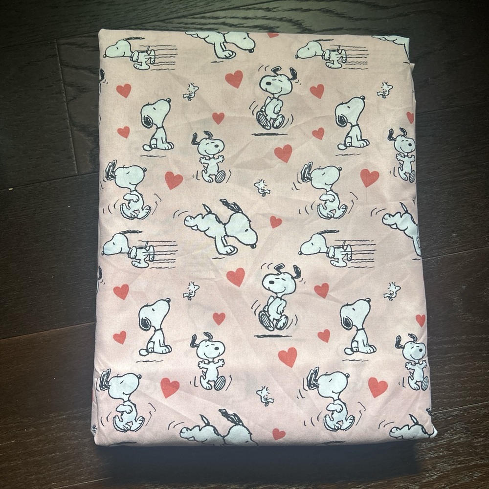 queen sized snoopy flat sheet